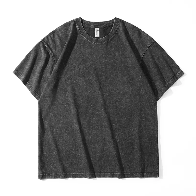 Camiseta masculina solta de manga curta lavada e desgastada